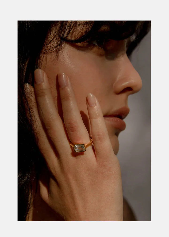 2.50ct Bezel Set Emerald E/VS1 CVD Diamond Solitaire East West Engagement Ring With Wedding Band