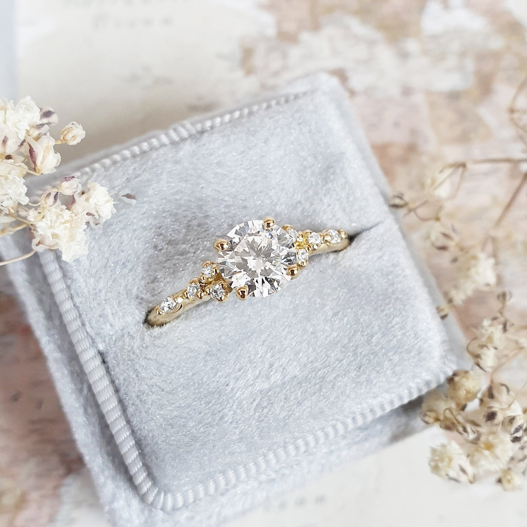 round-cut-pave-setting-d-vs1-lab-grown-diamond-engagement-ring