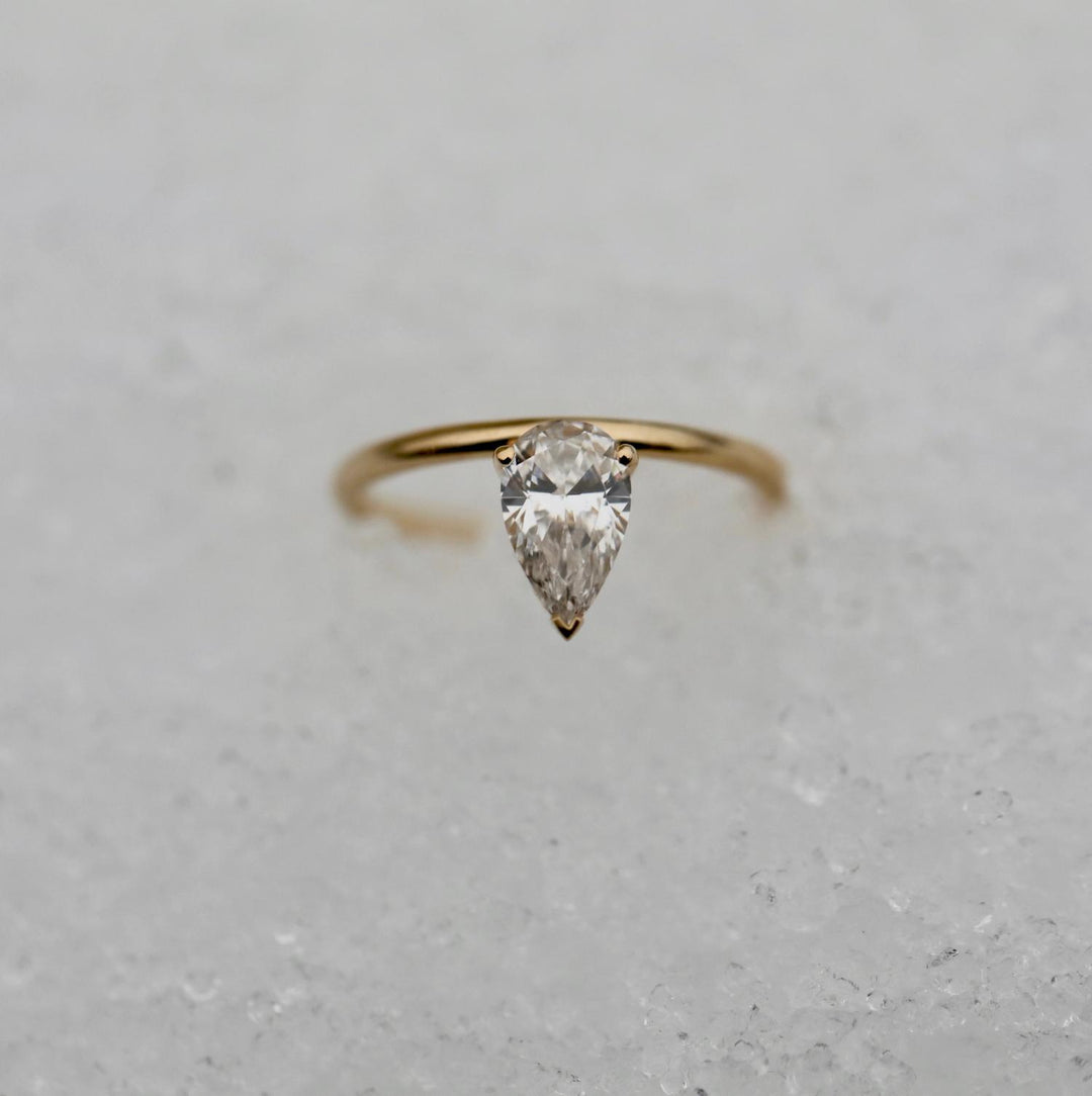 pear-solitaire-cvd-f-vvs1-diamond-engagement-ring