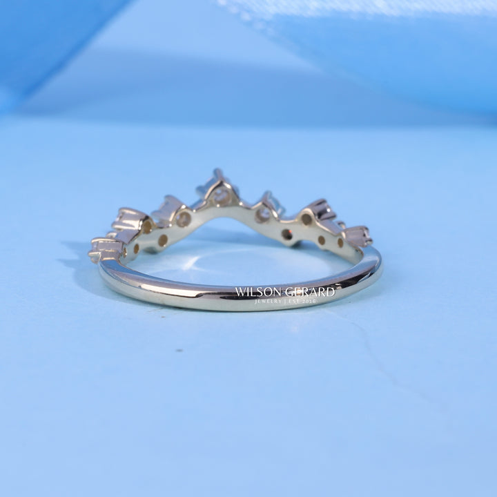 Round E/VS1 CVD Diamond Cluster Curved Wedding Band