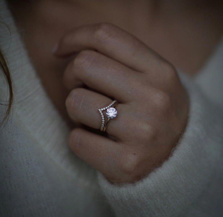 round-solitaire-cvd-e-vs1-diamond-engagement-ring