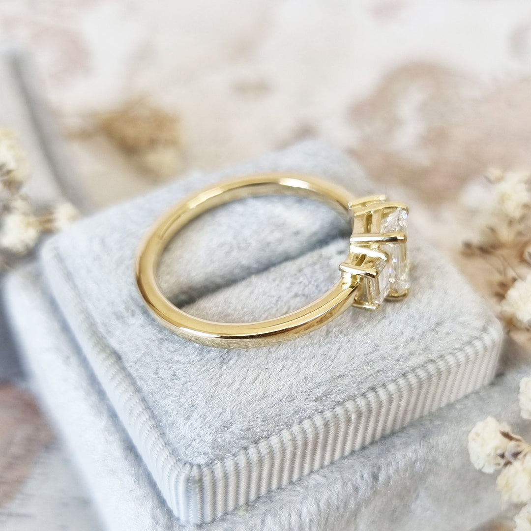 1-10-ct-emerald-three-stone-e-vs1-lab-grown-diamond-engagement-ring