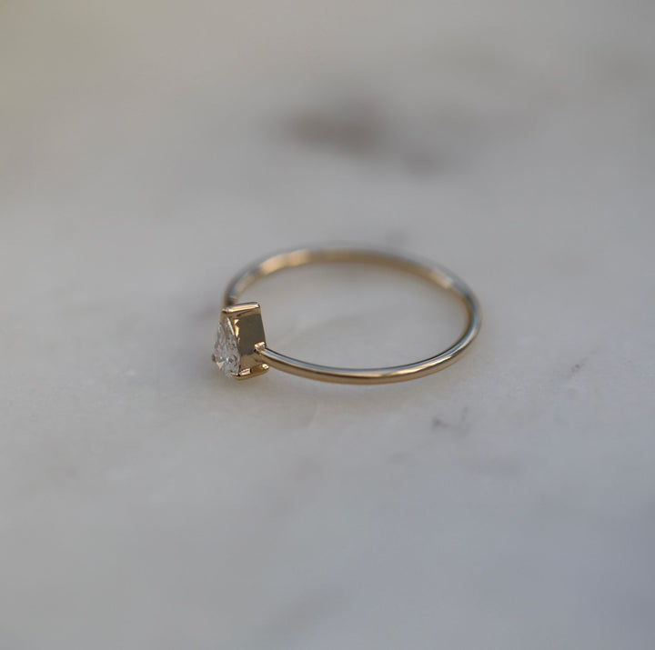 pear-solitaire-cvd-f-vvs1-diamond-engagement-ring