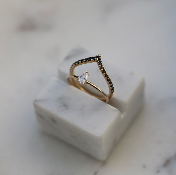 pear-solitaire-cvd-f-vvs1-diamond-engagement-ring