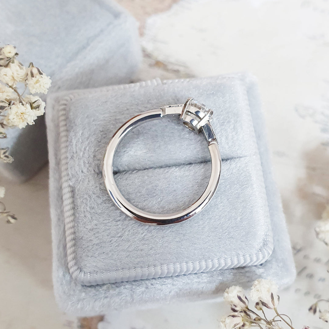 round-milgrain-style-f-vs1-lab-grown-diamond-engagement-ring