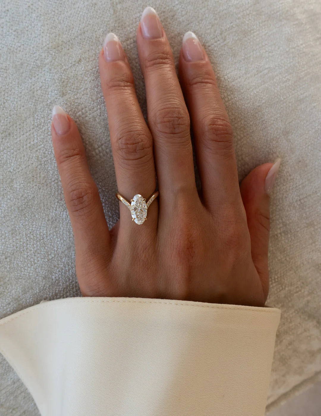 2.0CT-3.0CT Oval E/VS CVD Diamond Unique Engagement Couple Ring Design With Matching Band