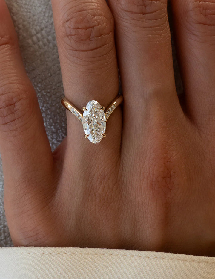 2.0CT-3.0CT Oval E/VS CVD Diamond Unique Engagement Couple Ring Design With Matching Band