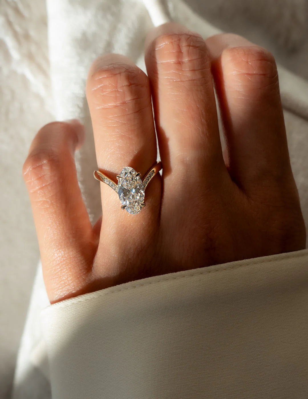 2.0CT-3.0CT Oval E/VS CVD Diamond Unique Engagement Couple Ring Design With Matching Band