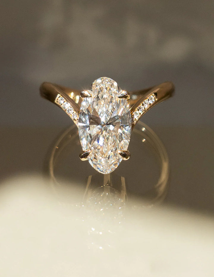 2.0CT-3.0CT Oval E/VS CVD Diamond Unique Engagement Couple Ring Design With Matching Band