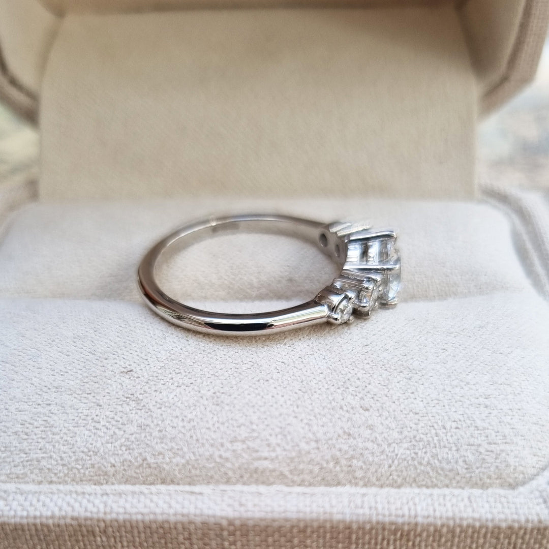 round-five-stone-d-vvs1-lab-grown-diamond-engagement-ring