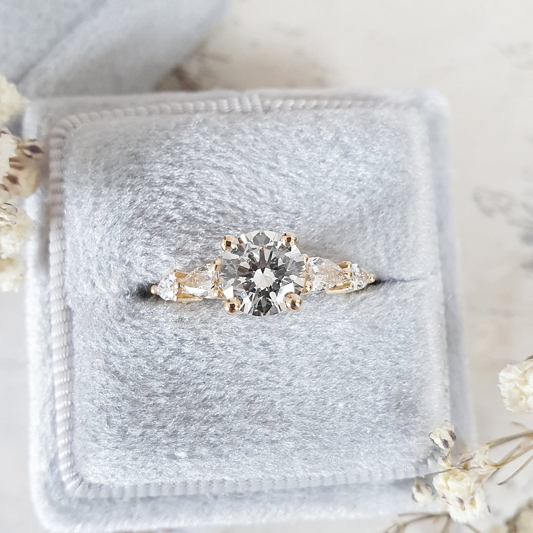 1-0-ct-round-cut-three-stone-e-vvs2-lab-grown-diamond-engagement-ring