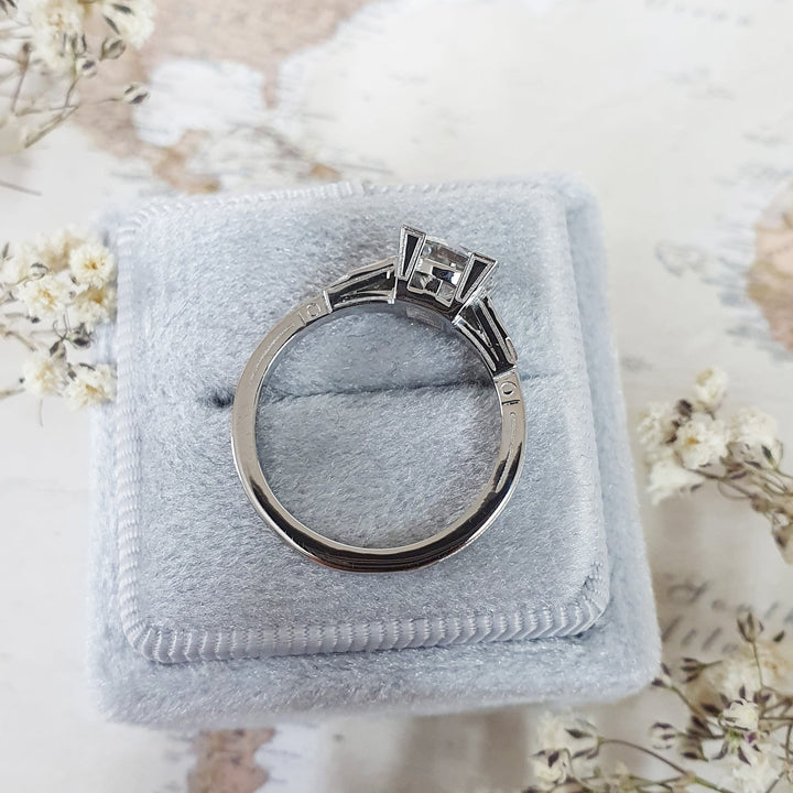 1-0-ct-round-cut-three-stone-g-vs2-lab-grown-diamond-engagement-ring