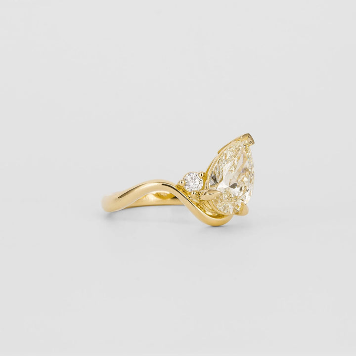 1.50ct Pear E/VS1 Lab Grown Unique Diamond Rings Classy Engagement With Matching Band