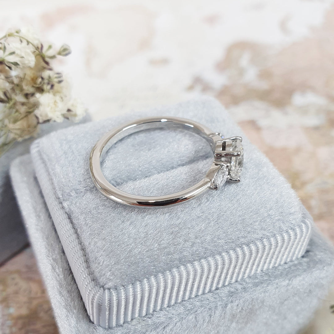 oval-cut-three-stone-f-vs1-lab-grown-diamond-engagement-ring