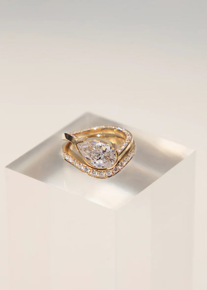 2.0CT Pear E/VS Lab Grown Diamond  Channel Pave Curved Engagement Ring With Matching Band