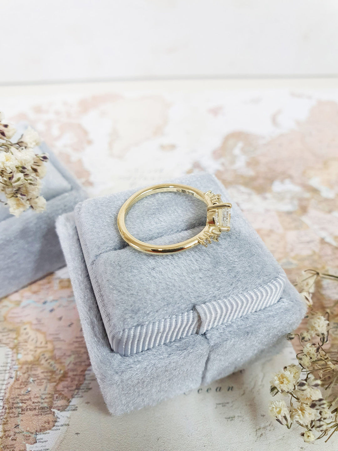 princess-cut-cluster-style-f-vs1-lab-grown-diamond-engagement-ring