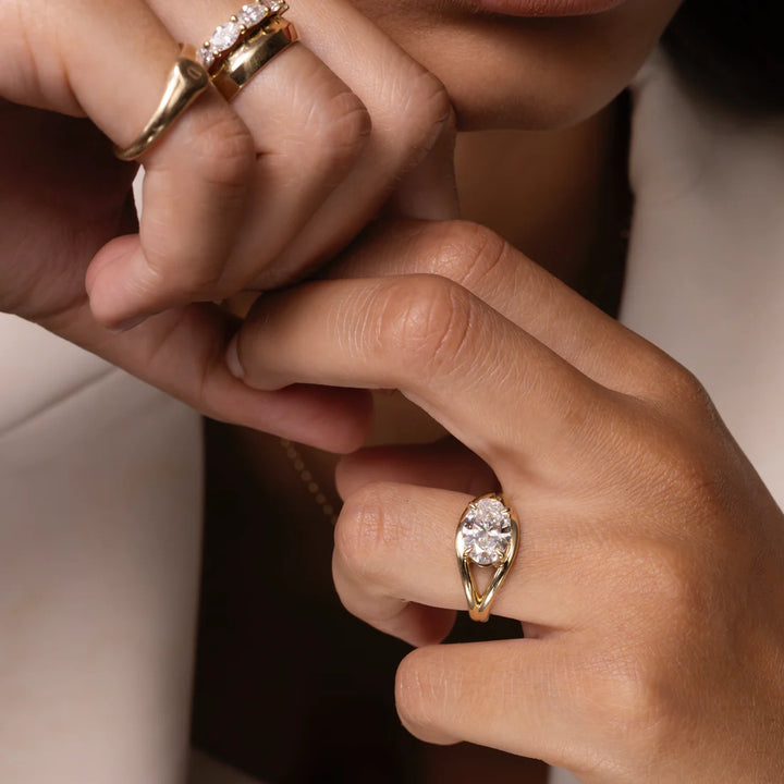 2.0CT Oval East West Cut E/Vs2 Lab Grown Diamond Split Shank Engagement Ring