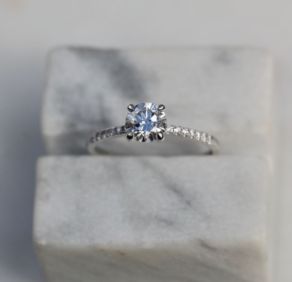 round-solitaire-cvd-e-vs1-diamond-engagement-ring