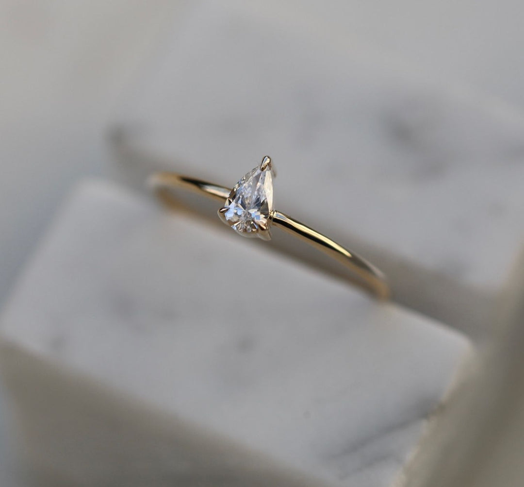 0-20-ct-pear-solitaire-cvd-f-vvs1-diamond-engagement-ring