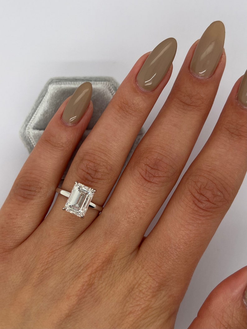 emerald-hidden-halo-cvd-e-vs2-diamond-engagement-ring