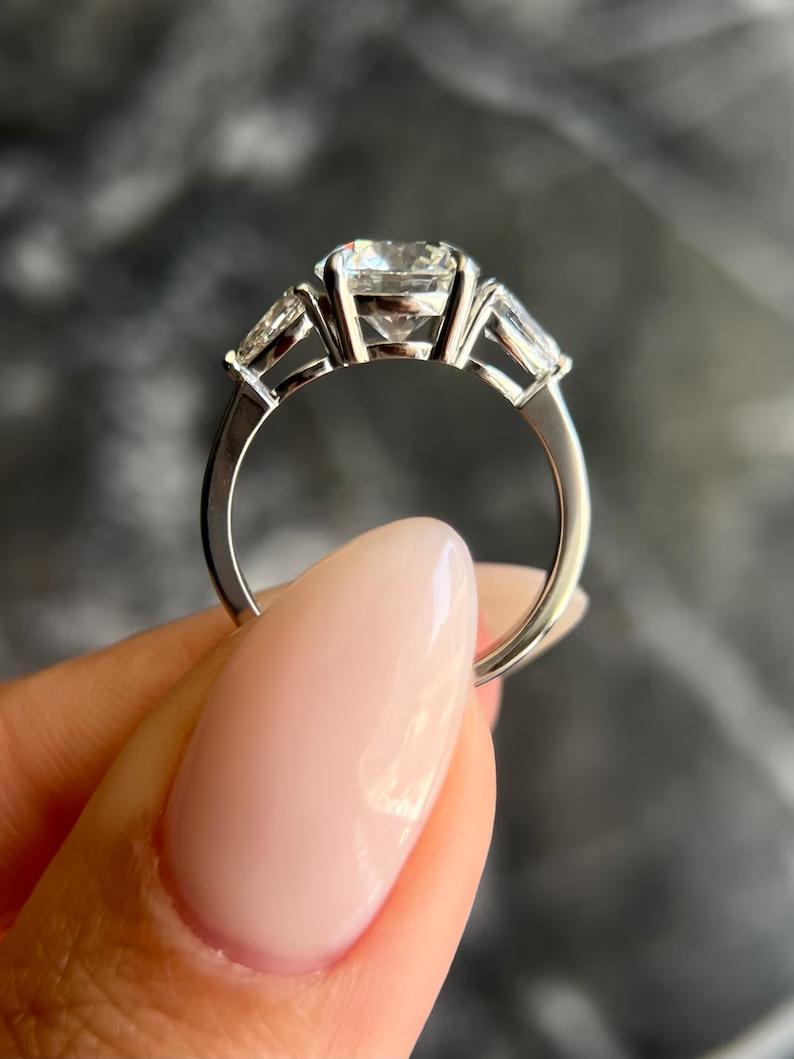 round-three-stones-cvd-e-vs1-diamond-engagement-ring