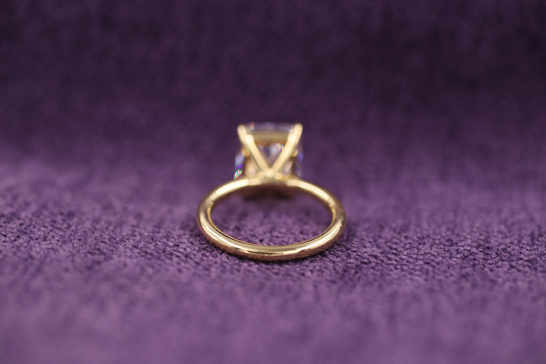 2.50CT Radiant Cut Solitaire Lab Grown Diamond Engagement Ring For Her