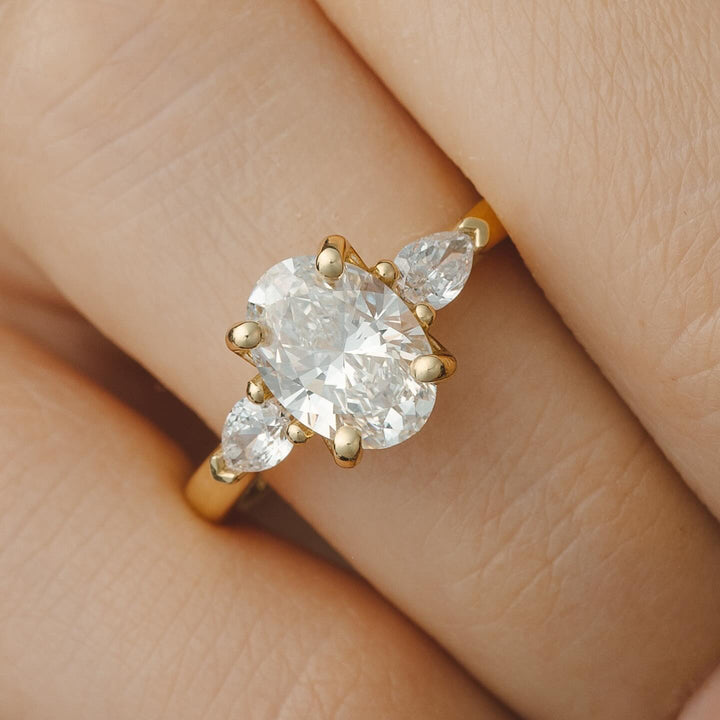 1.5ct oval diamond ring
