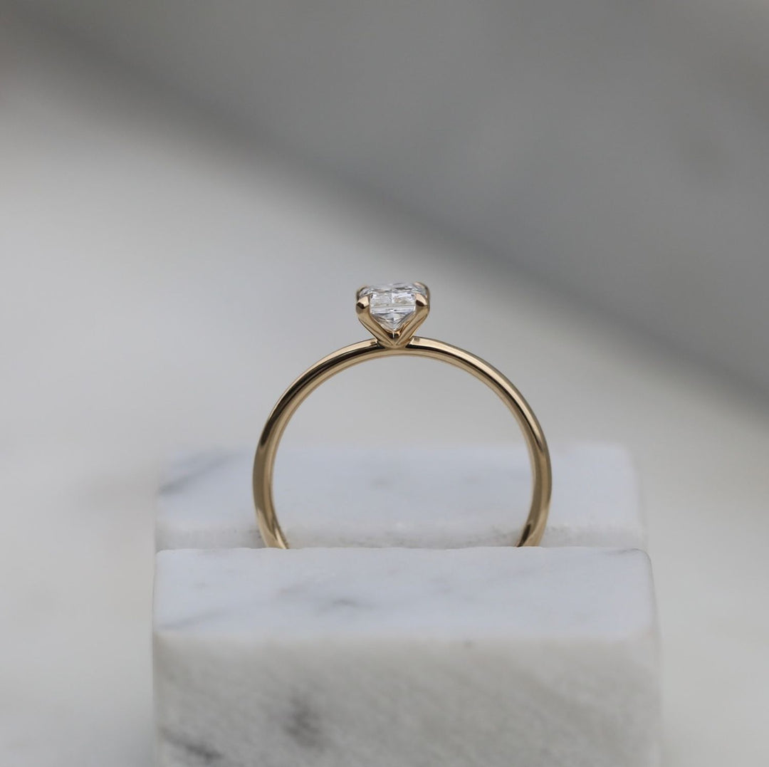 radiant-solitaire-cvd-e-vs1-diamond-engagement-ring