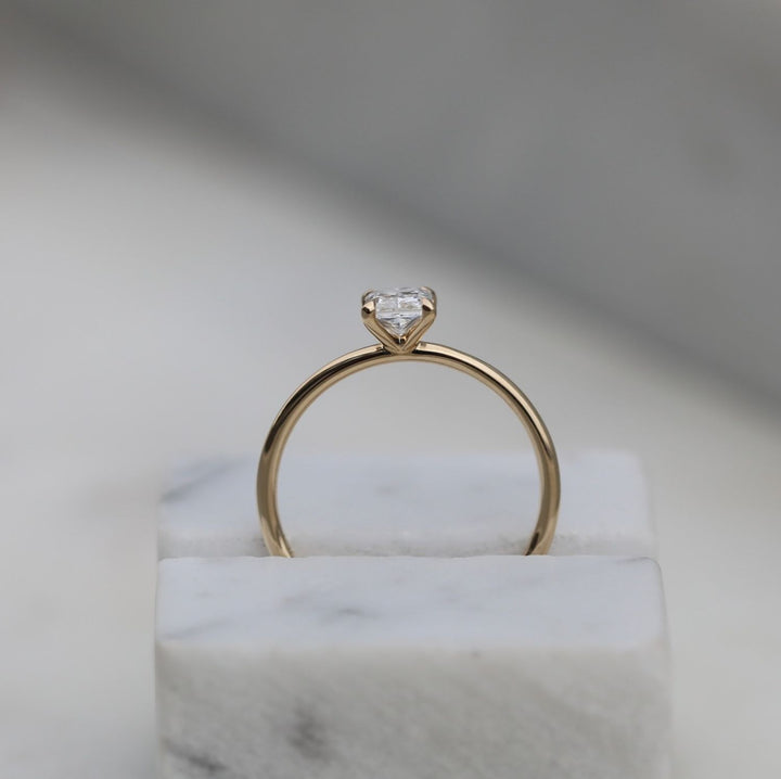 radiant-solitaire-cvd-e-vs1-diamond-engagement-ring