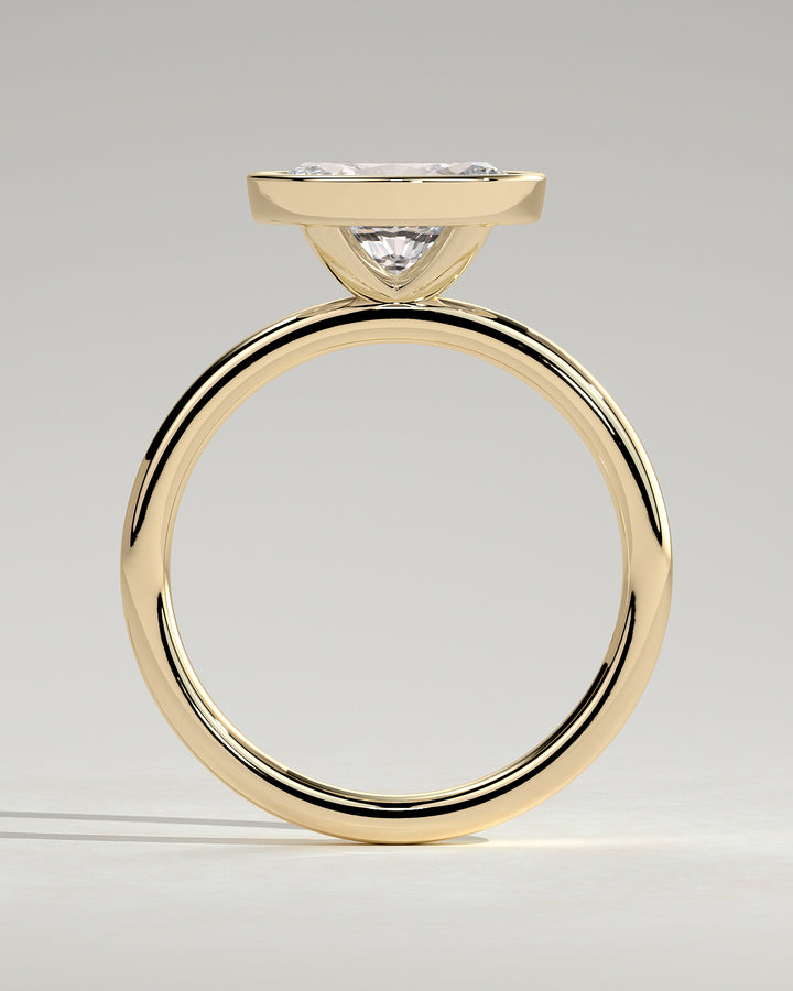 18k yellow gold sideways bezel