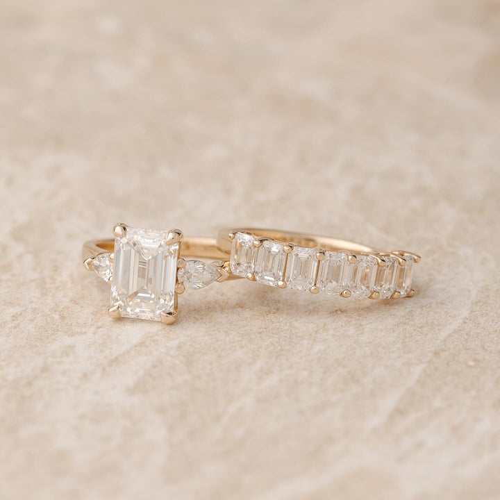 2.5ct emerald diamond ring
