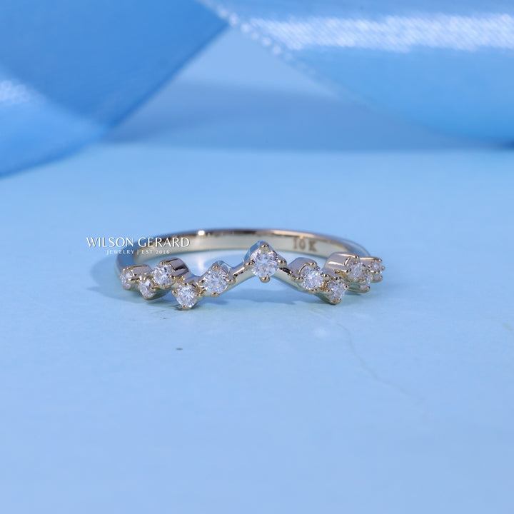 Round E/VS1 CVD Diamond Cluster Curved Wedding Band