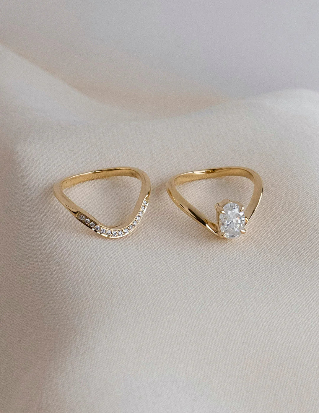 Oval diamond ring with wedding band