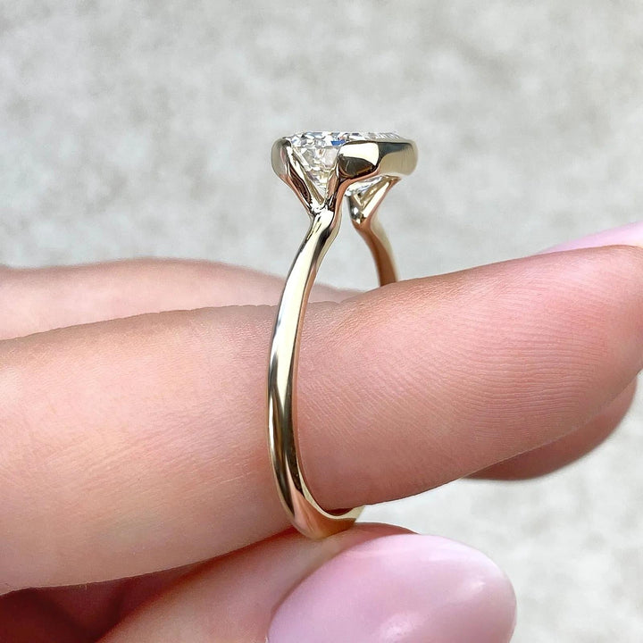 2ct Emerald F- VS1 Lab Grown Diamond Solitaire Engagement Ring