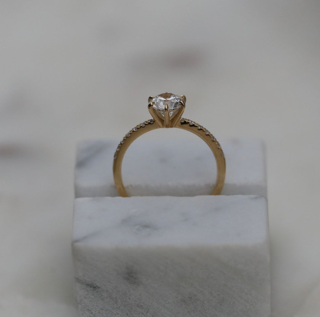 round-solitaire-cvd-e-vs1-diamond-engagement-ring-3
