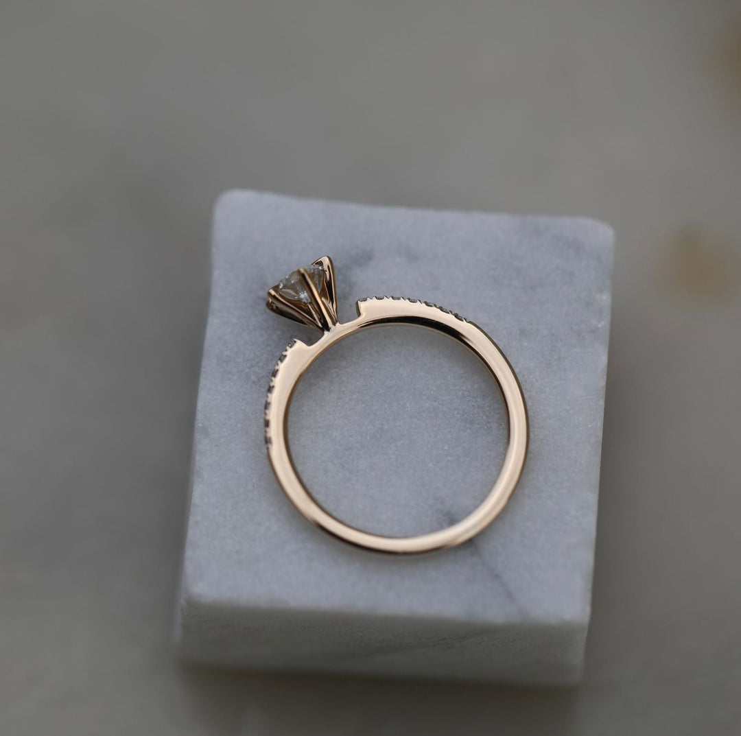 round-solitaire-cvd-e-vs1-diamond-engagement-ring