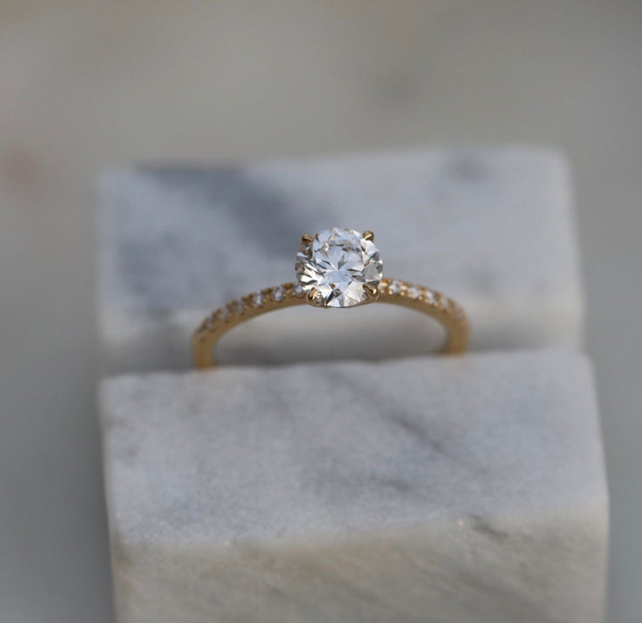 0-85-ct-round-solitaire-cvd-e-vs1-diamond-engagement-ring-1