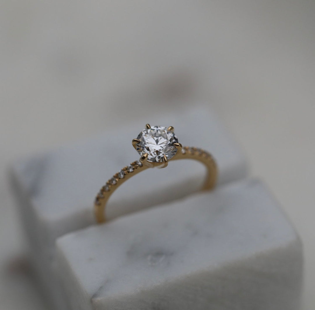 0-85-ct-round-solitaire-cvd-e-vs1-diamond-engagement-ring-8