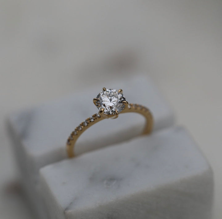 0-85-ct-round-solitaire-cvd-e-vs1-diamond-engagement-ring-8