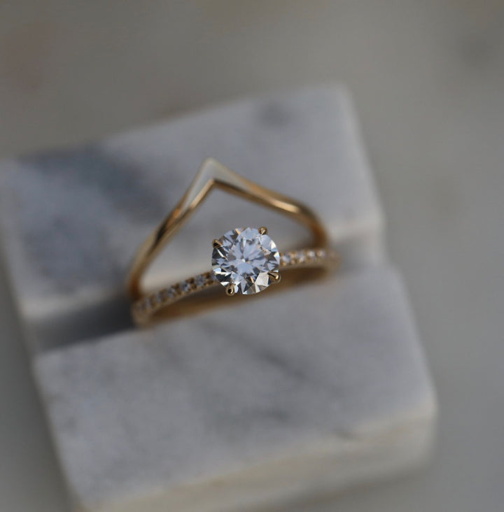 round-solitaire-cvd-e-vs1-diamond-engagement-ring