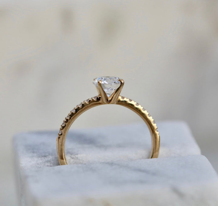 round-solitaire-cvd-e-vs1-diamond-engagement-ring-2