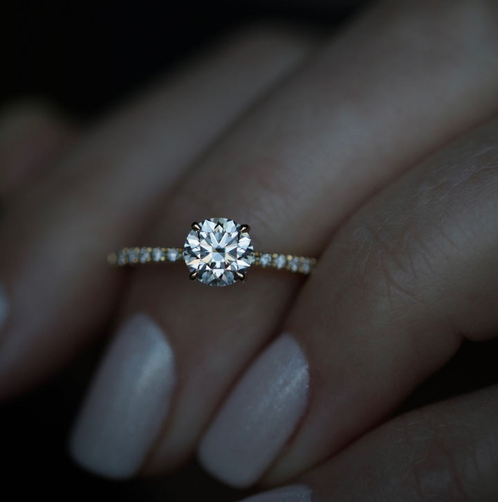 round-solitaire-cvd-e-vs1-diamond-engagement-ring-2