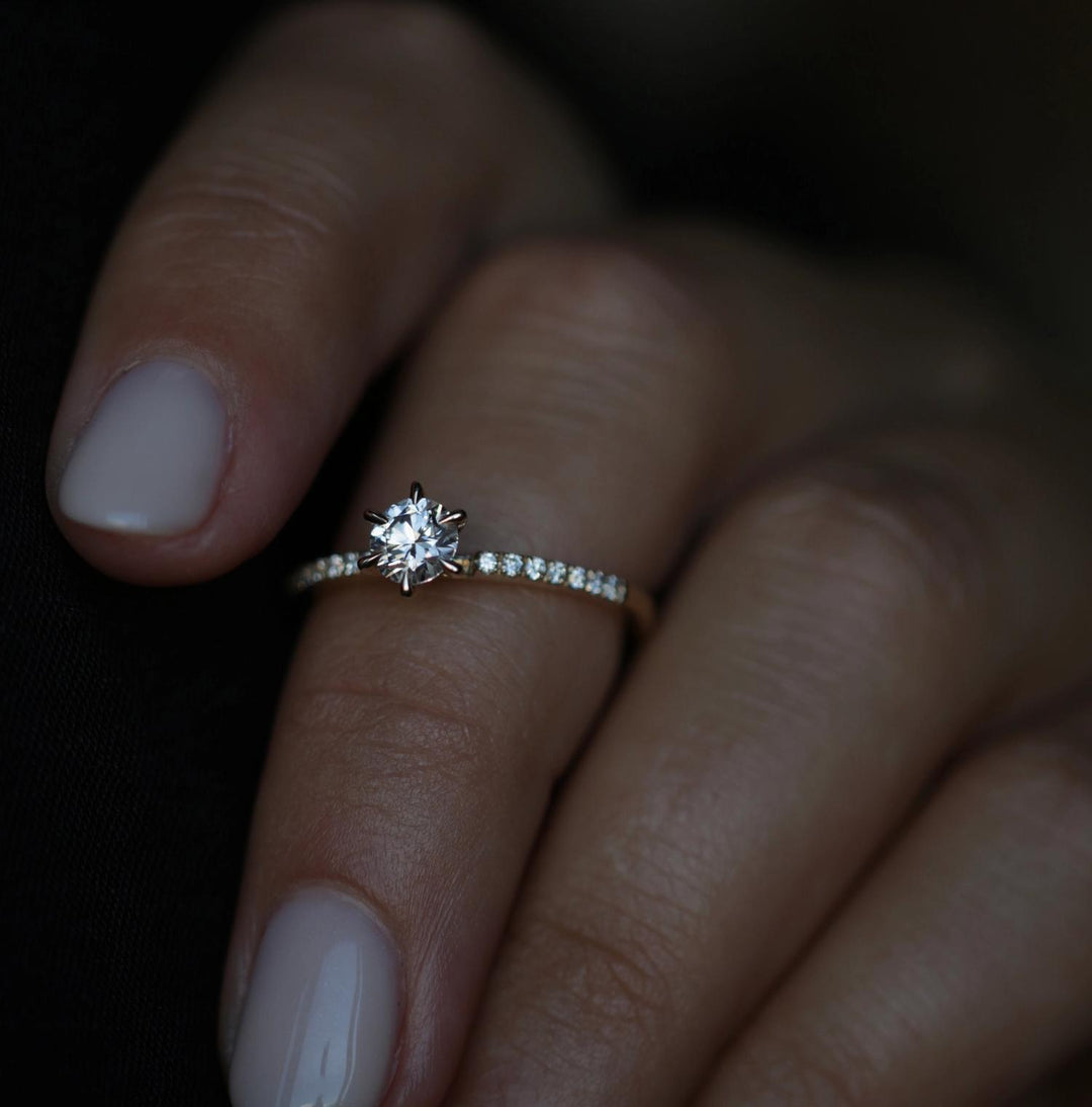 round-solitaire-cvd-e-vs1-diamond-engagement-ring