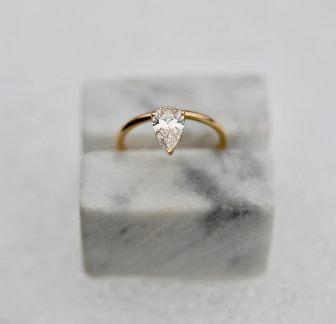 0-93-ct-pear-solitaire-cvd-f-vvs1-diamond-engagement-ring