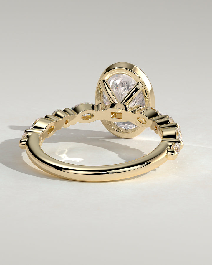 Artistic distance pave solitaire