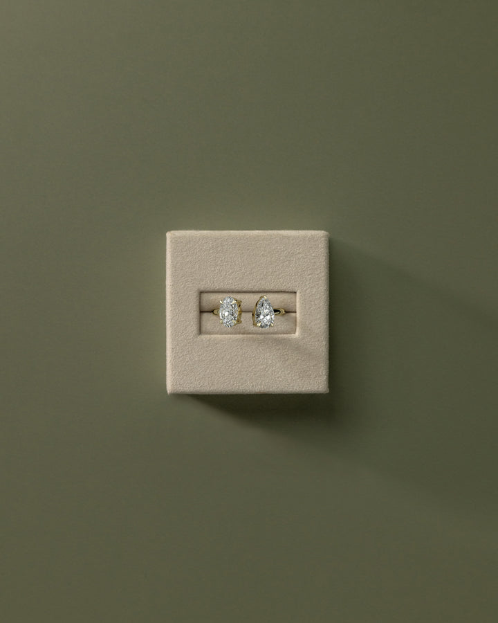 Artistic engagement ring settings