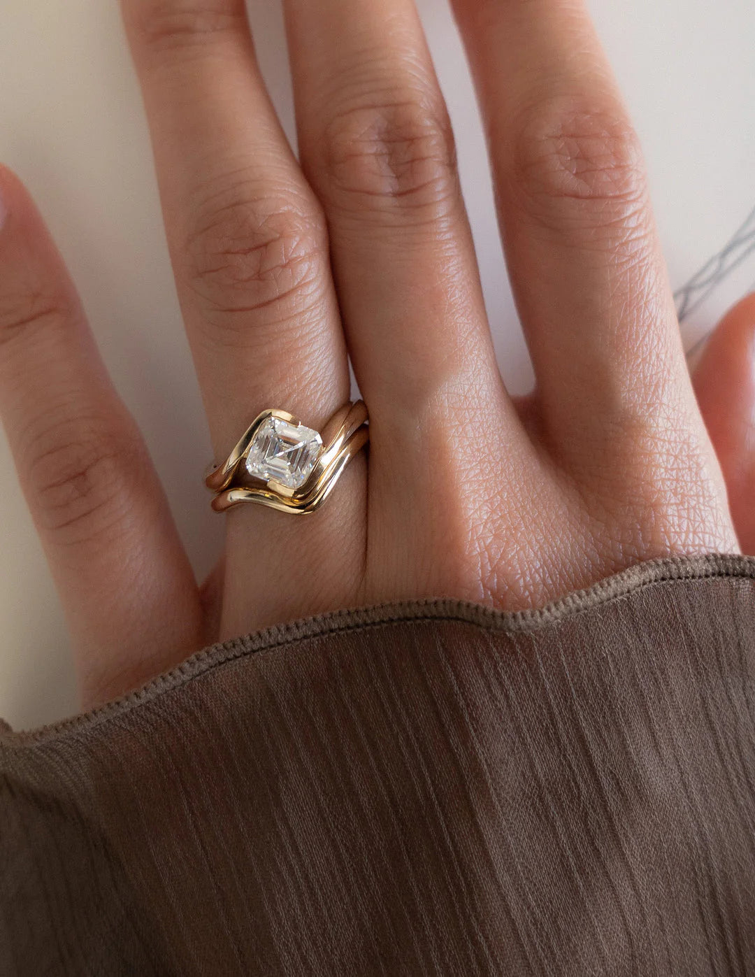 1.0CT-2.0CT Asscher E/VS CVD Diamond Tension Style Unique Engagement Ring With Matching Classic Curved Band