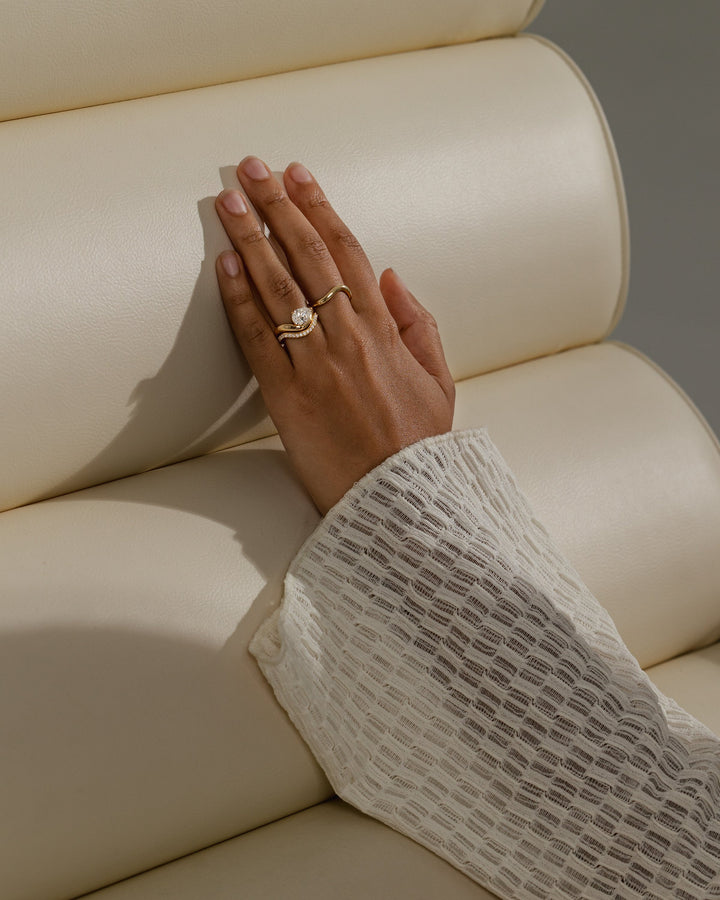 Curved band for oval engagement ring