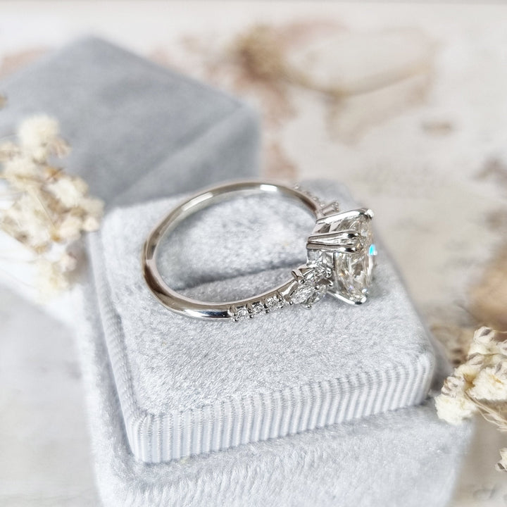 cushion-cut-cluster-h-vvs2-lab-grown-diamond-engagement-ring