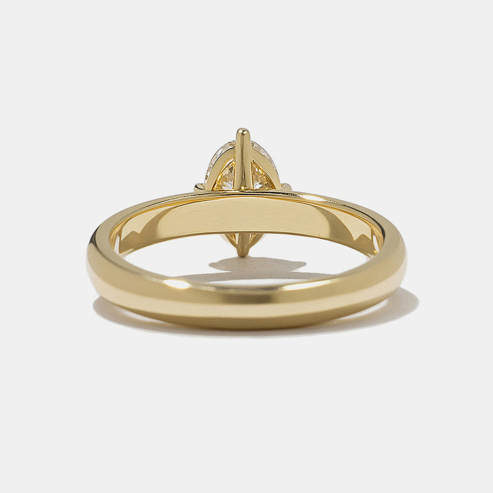 E VS1 oval cut lab grown diamond solitaire engagement ring showing crisp brilliance and minimal setting design